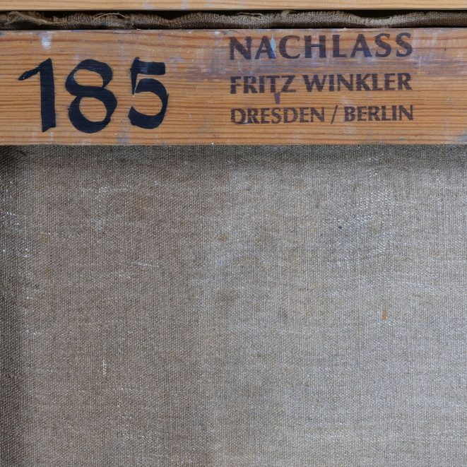 Fritz Winkler vor dem Zirkus Kunsthandlung Kühne