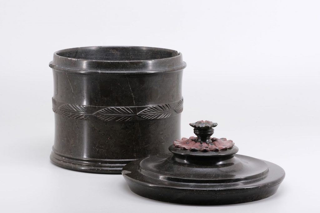 Serpentin Deckelgefäß Sachsen Kunsthandlung Kühne