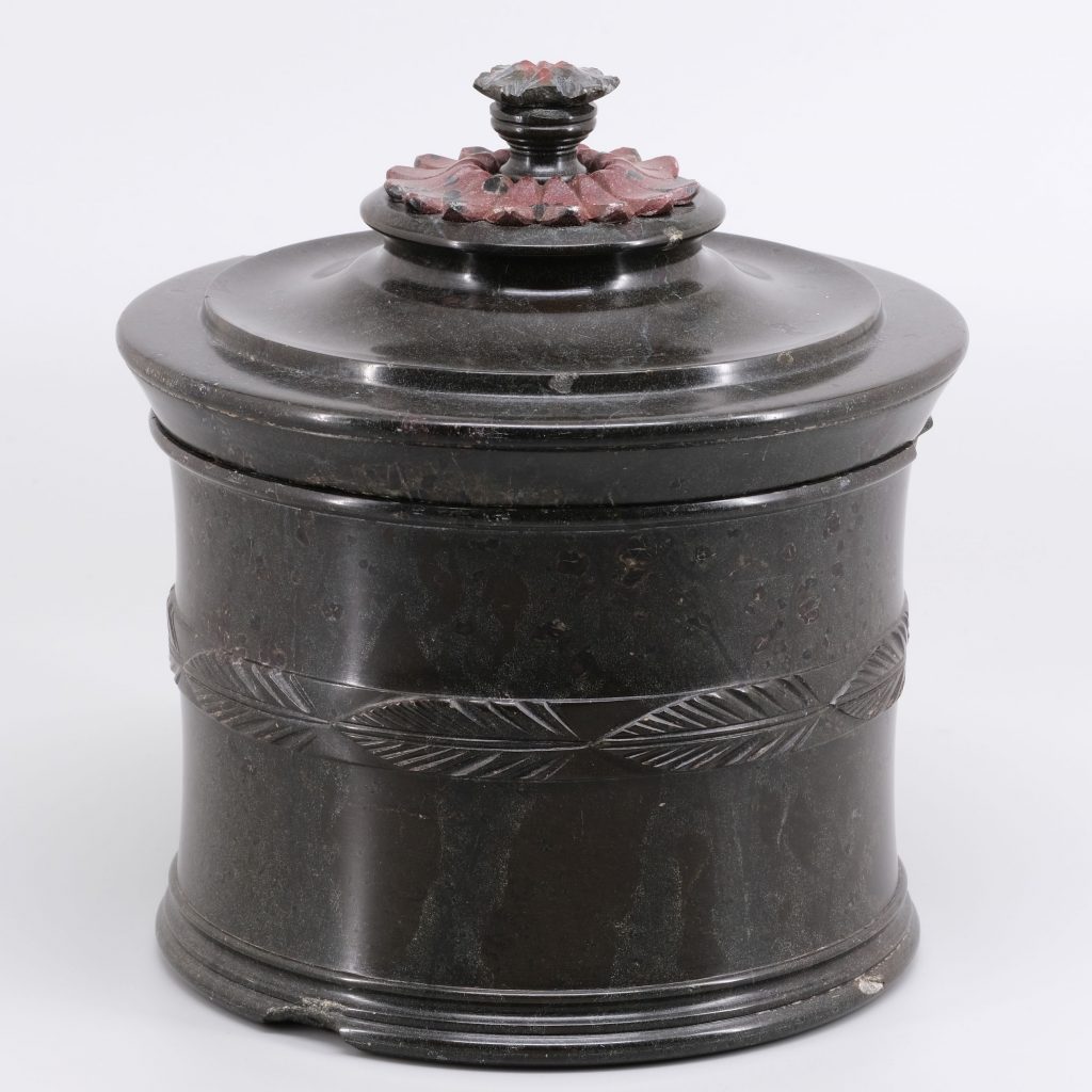 Serpentin Deckelgefäß Sachsen Kunsthandlung Kühne